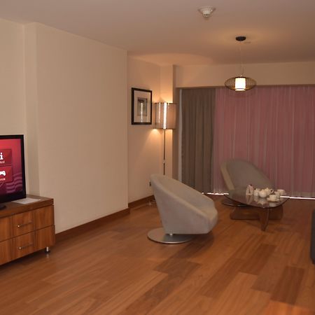 Отель Crowne Plaza Istanbul Harbiye By Ihg Экстерьер фото A living room at the hotel