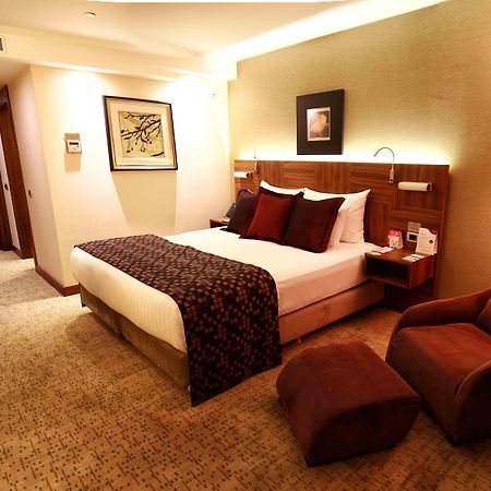Отель Crowne Plaza Istanbul Harbiye By Ihg Экстерьер фото A room at the Taj Mahal Palace