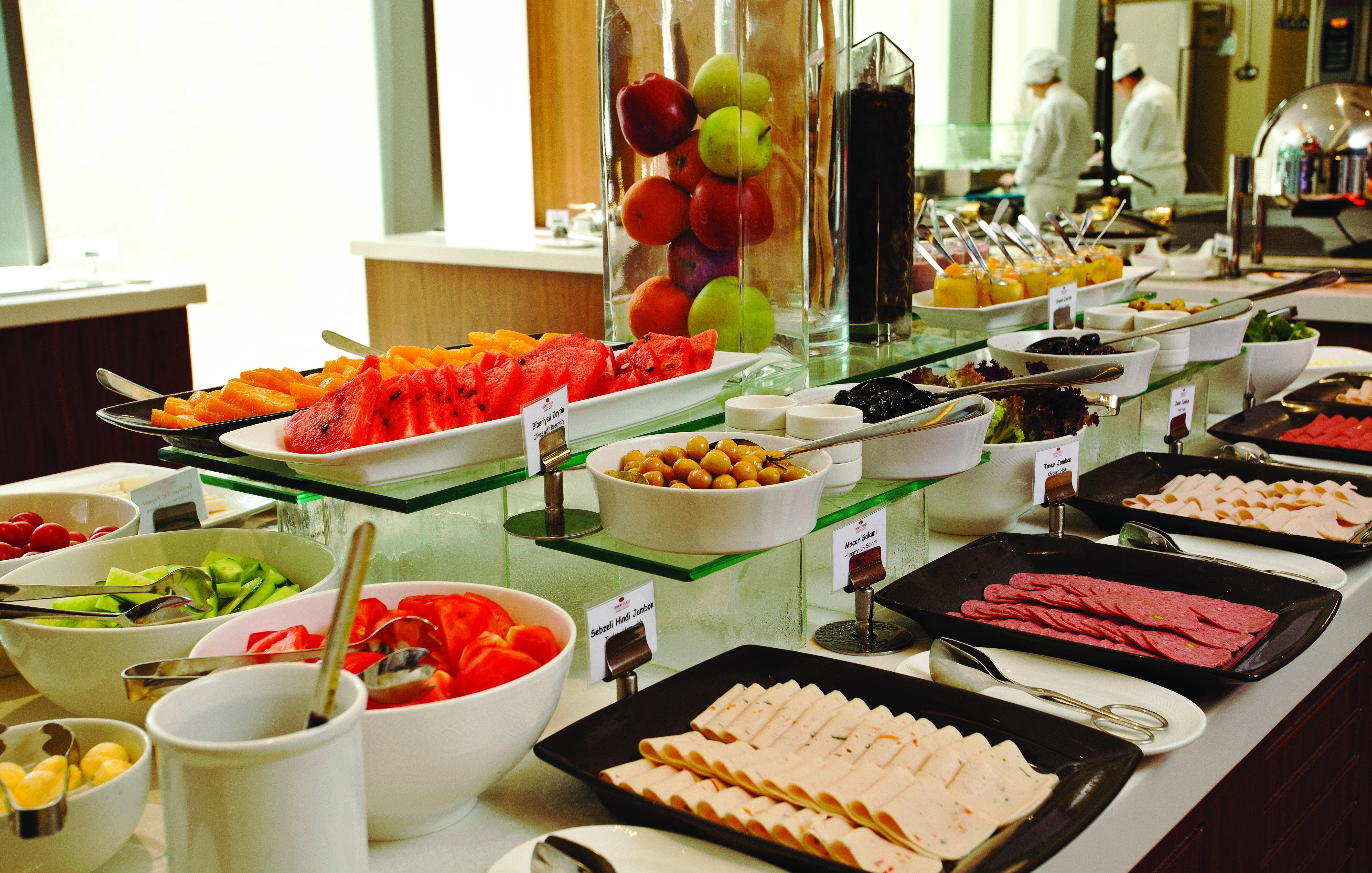 Отель Crowne Plaza Istanbul Harbiye By Ihg Экстерьер фото A buffet at a hotel
