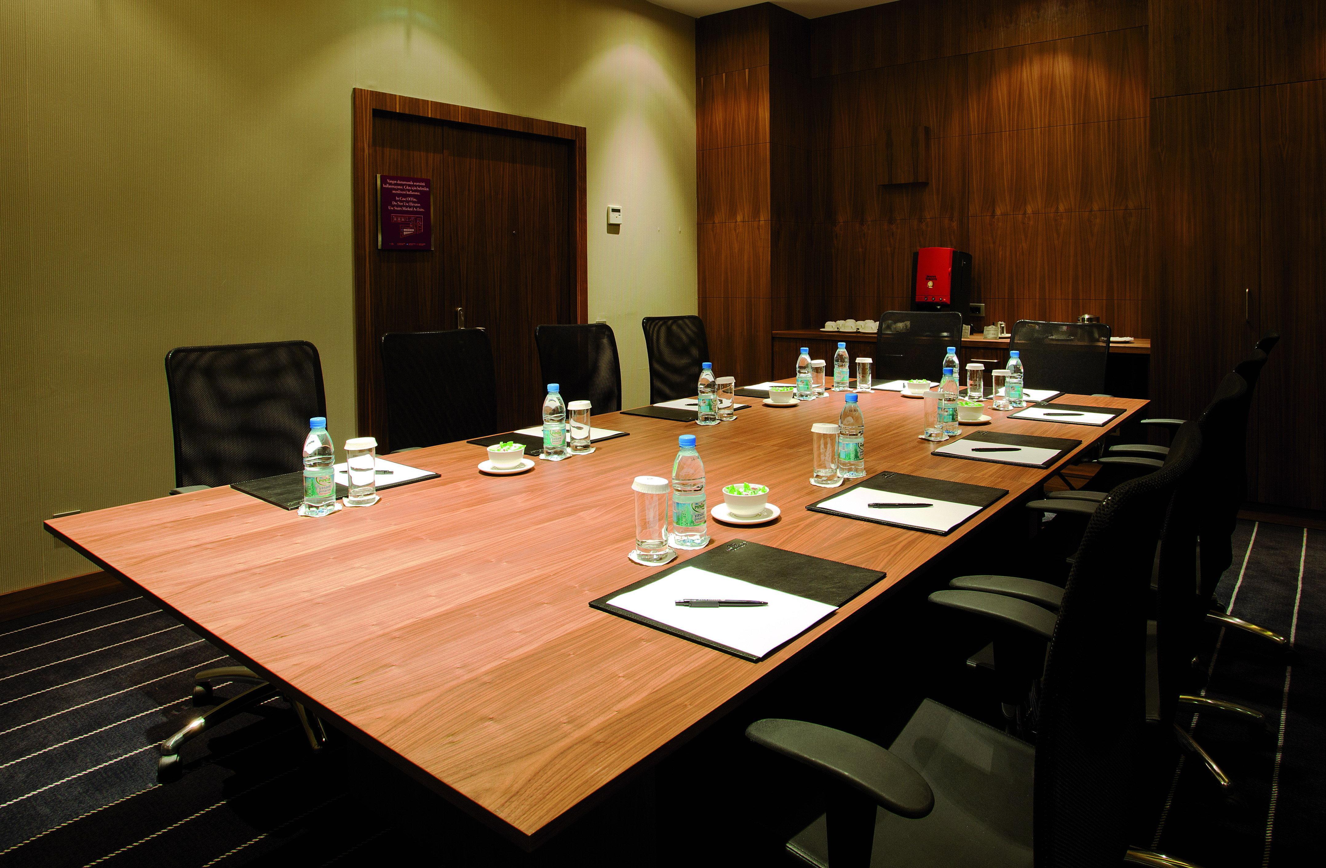 Отель Crowne Plaza Istanbul Harbiye By Ihg Экстерьер фото A meeting room