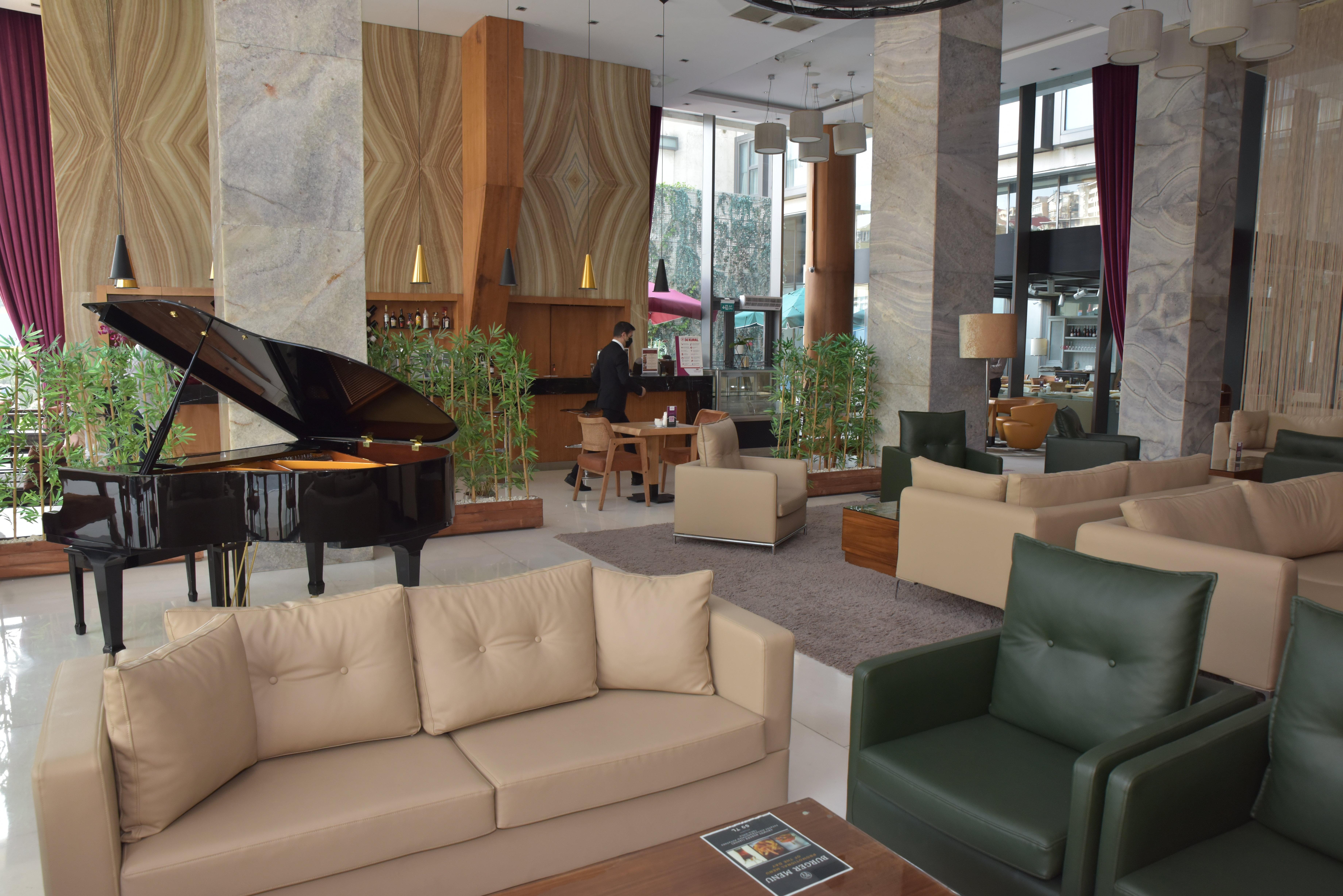 Отель Crowne Plaza Istanbul Harbiye By Ihg Экстерьер фото The lobby of the hotel