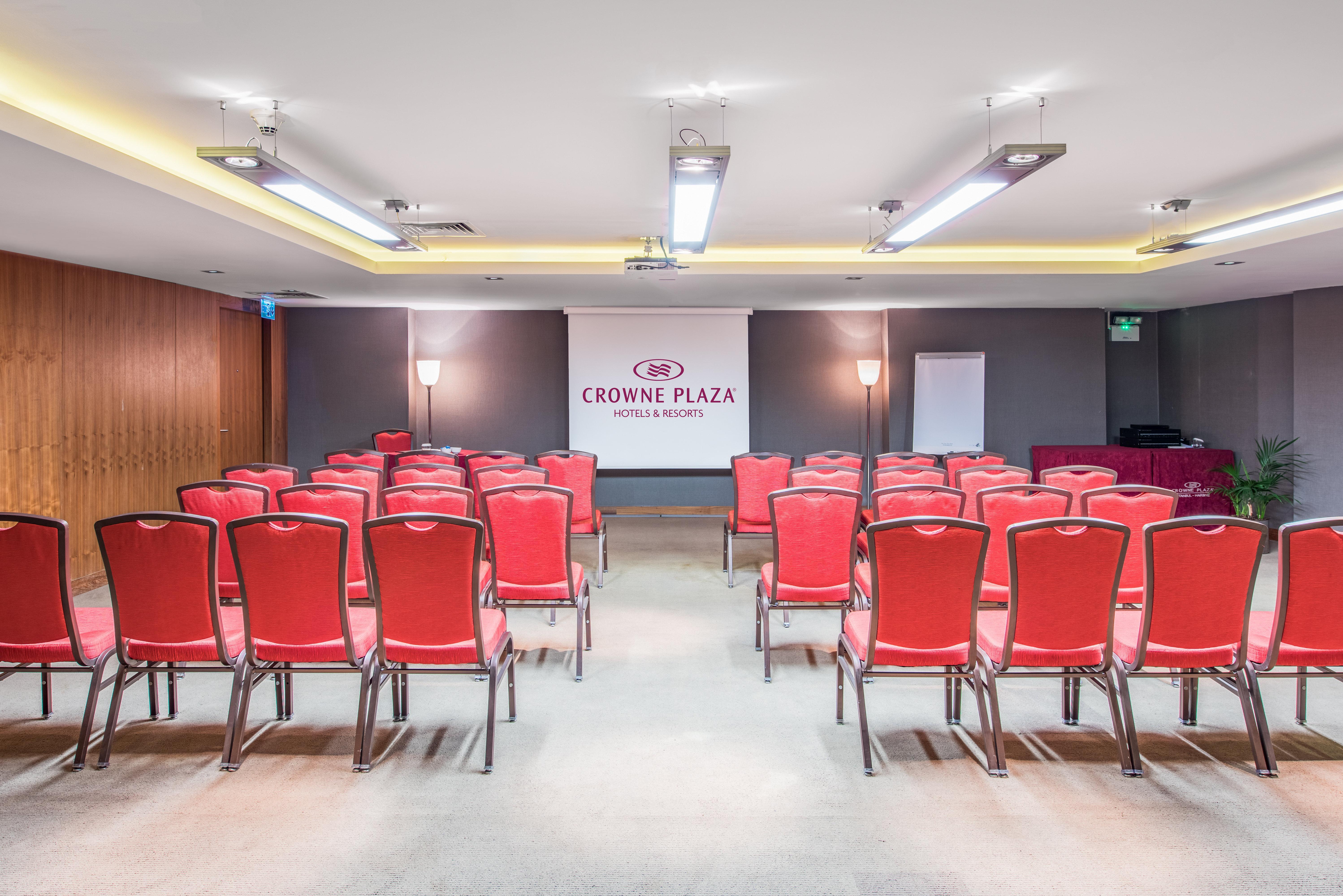 Отель Crowne Plaza Istanbul Harbiye By Ihg Экстерьер фото Meeting room