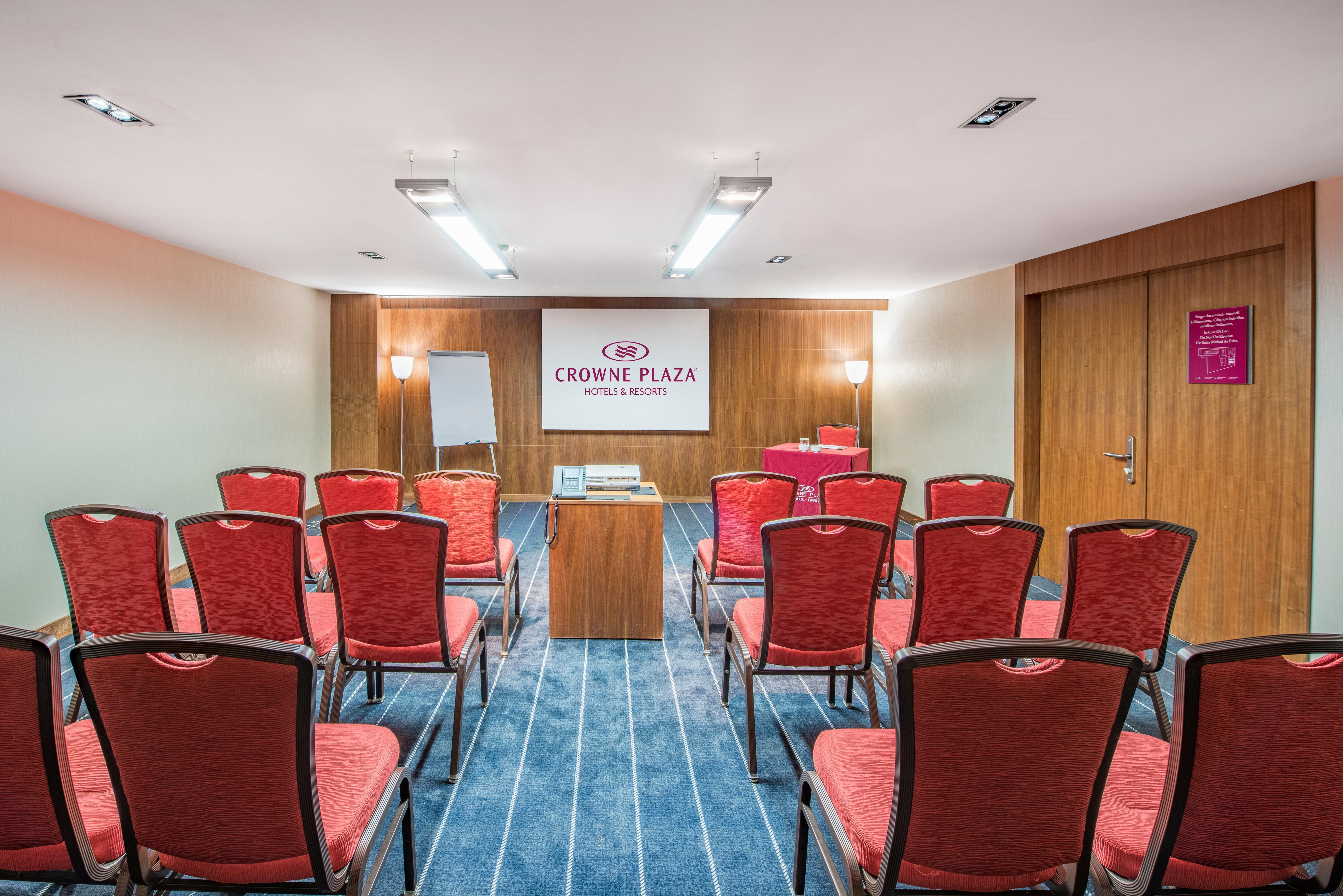 Отель Crowne Plaza Istanbul Harbiye By Ihg Экстерьер фото Meeting room