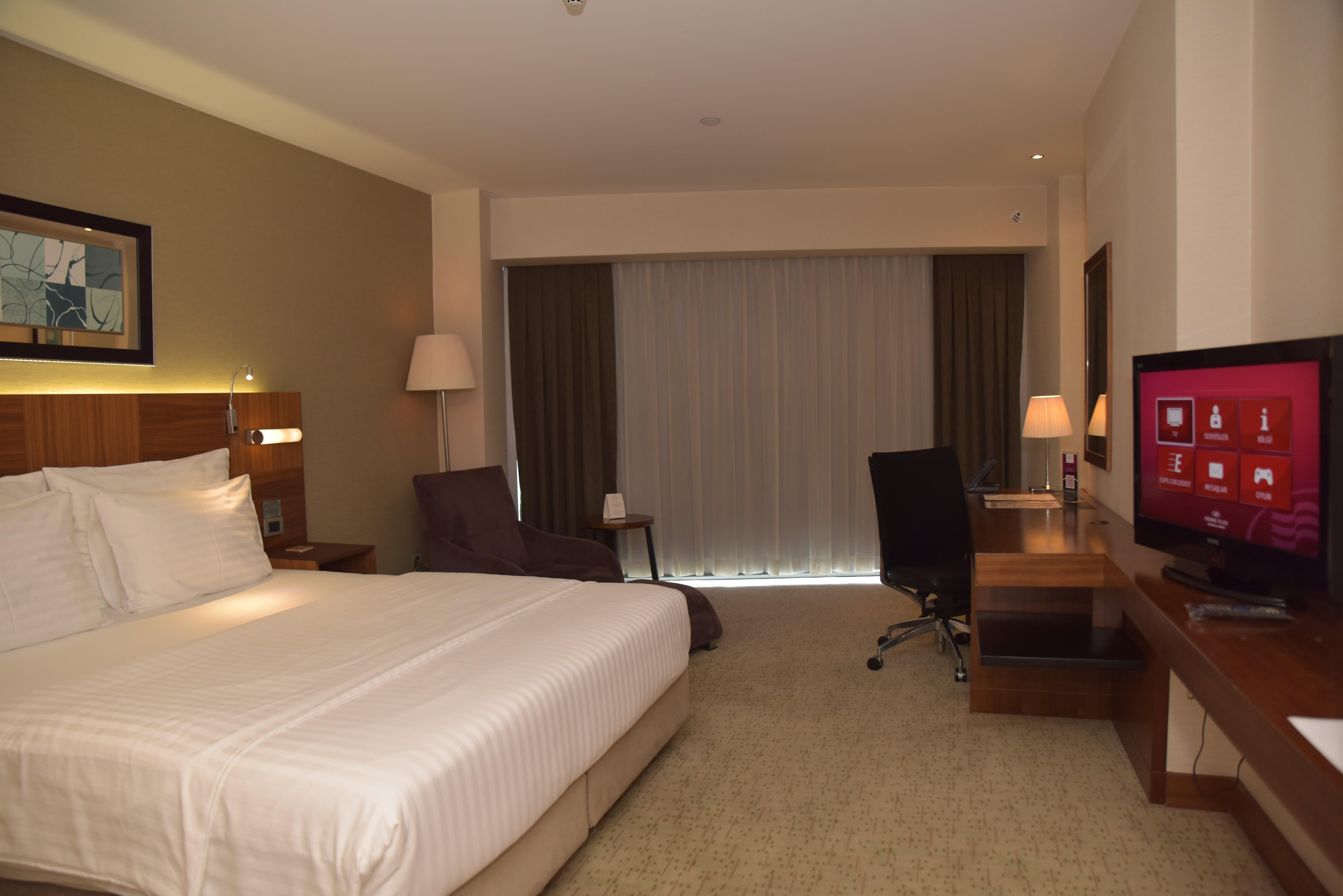 Отель Crowne Plaza Istanbul Harbiye By Ihg Экстерьер фото A room at the hotel