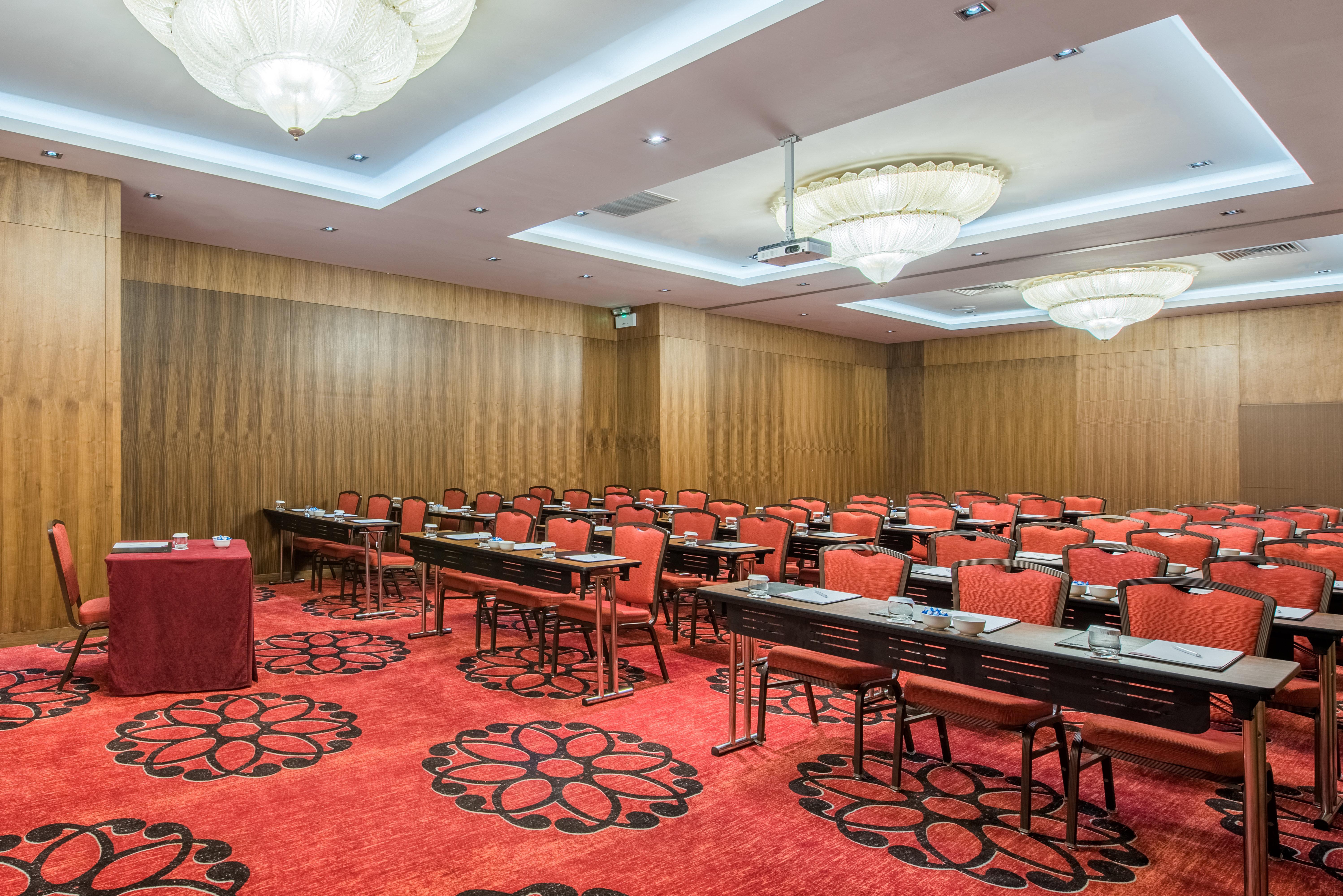 Отель Crowne Plaza Istanbul Harbiye By Ihg Экстерьер фото Meeting room