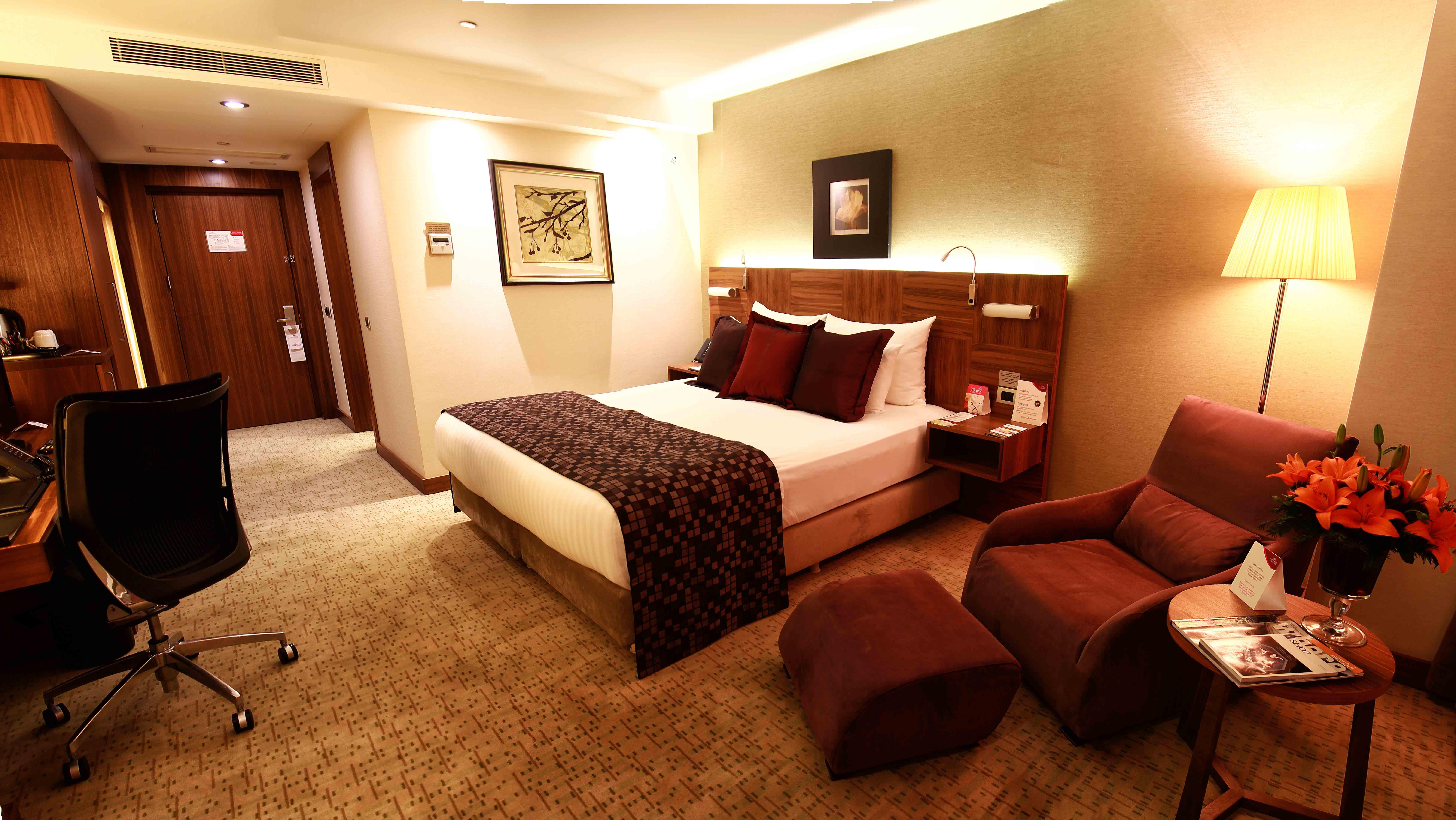 Отель Crowne Plaza Istanbul Harbiye By Ihg Экстерьер фото A room at the Taj Mahal Palace