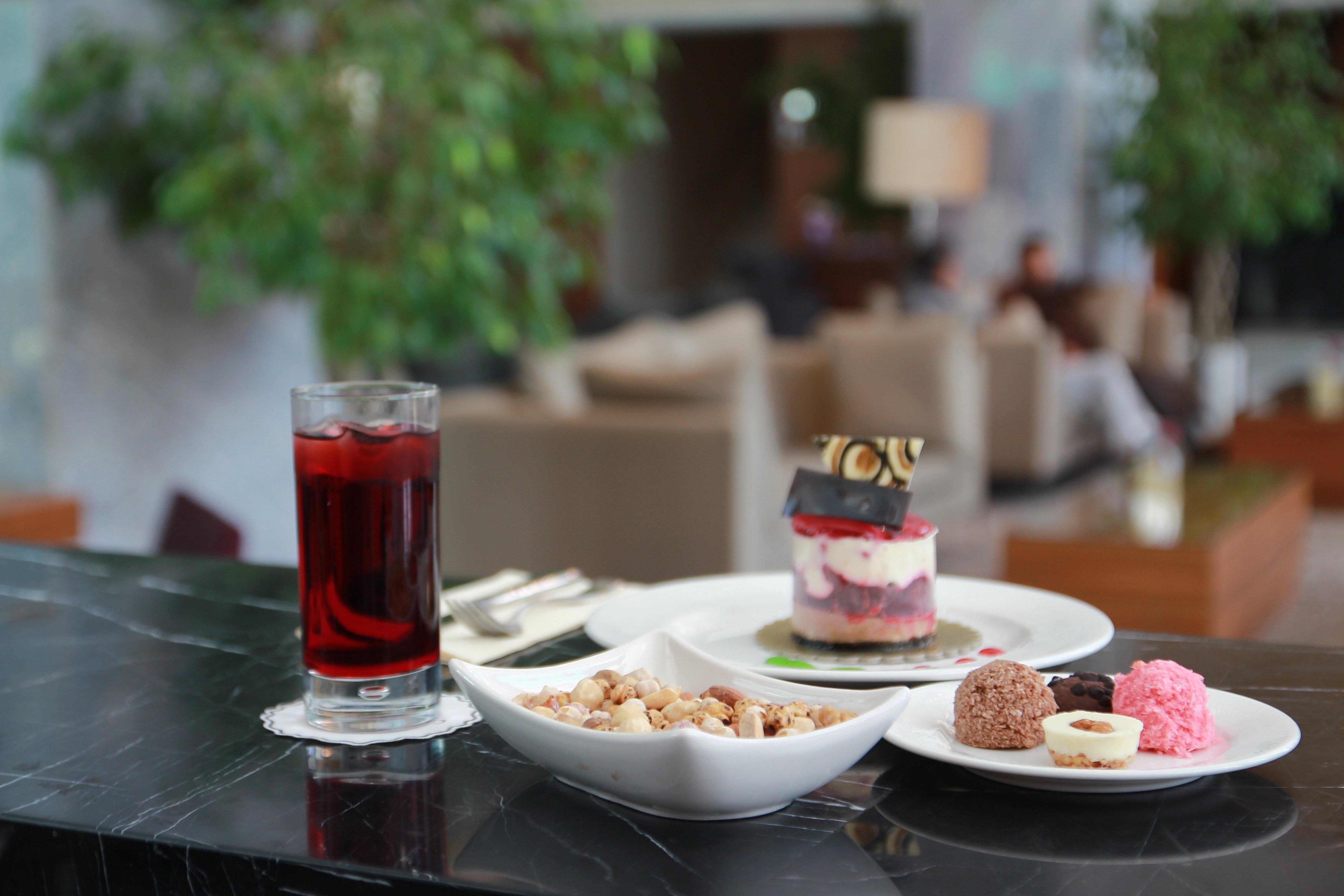 Отель Crowne Plaza Istanbul Harbiye By Ihg Экстерьер фото A selection of desserts