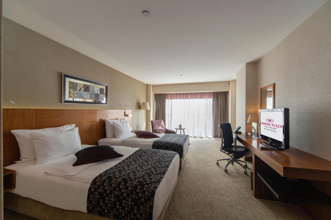 Отель Crowne Plaza Istanbul Harbiye By Ihg Экстерьер фото A typical room at the hotel