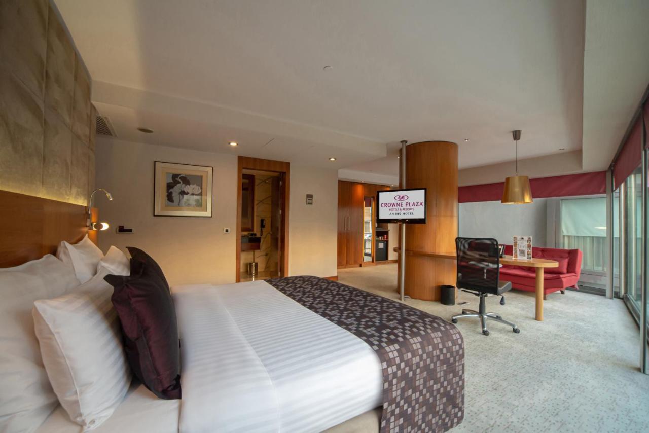 Отель Crowne Plaza Istanbul Harbiye By Ihg Экстерьер фото Suite at the Crowne Plaza London - The Tower