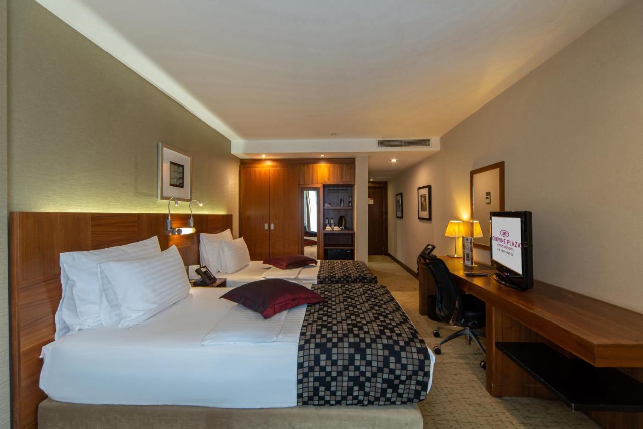 Отель Crowne Plaza Istanbul Harbiye By Ihg Экстерьер фото A room at the hotel