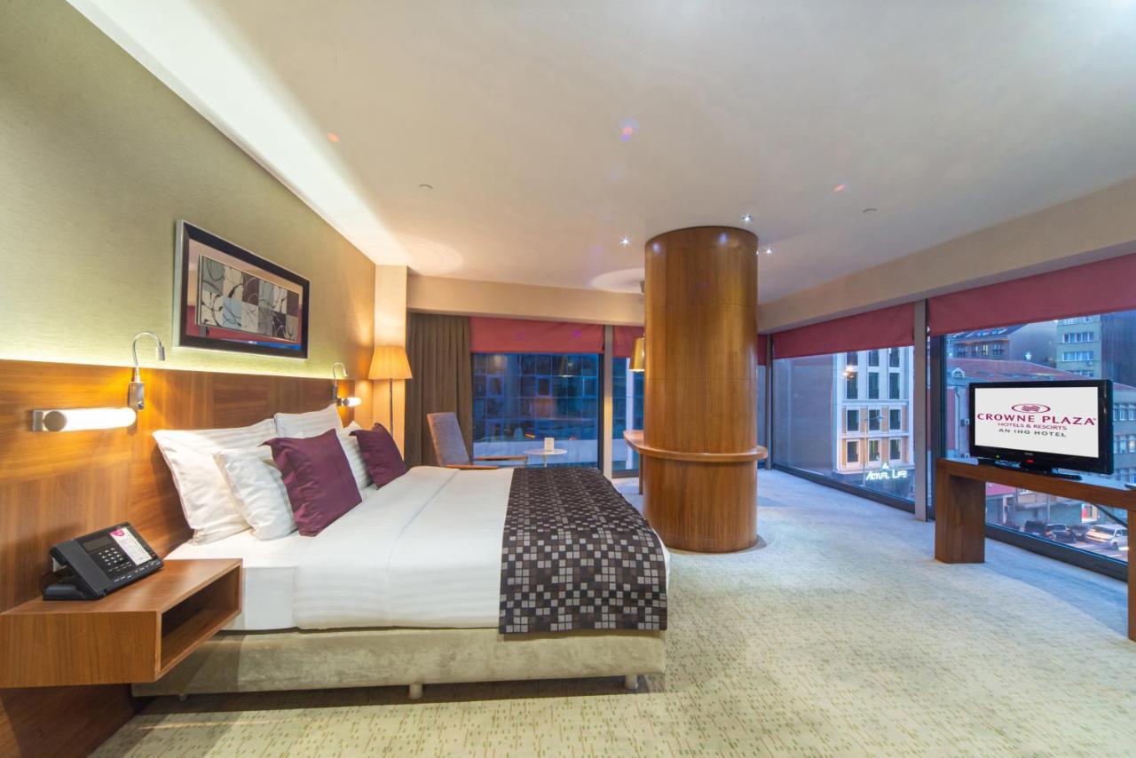 Отель Crowne Plaza Istanbul Harbiye By Ihg Экстерьер фото Suite at the Hilton London Heathrow