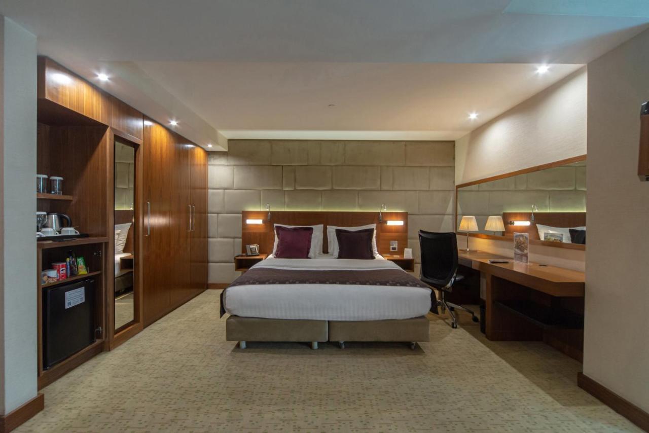 Отель Crowne Plaza Istanbul Harbiye By Ihg Экстерьер фото A room at the hotel
