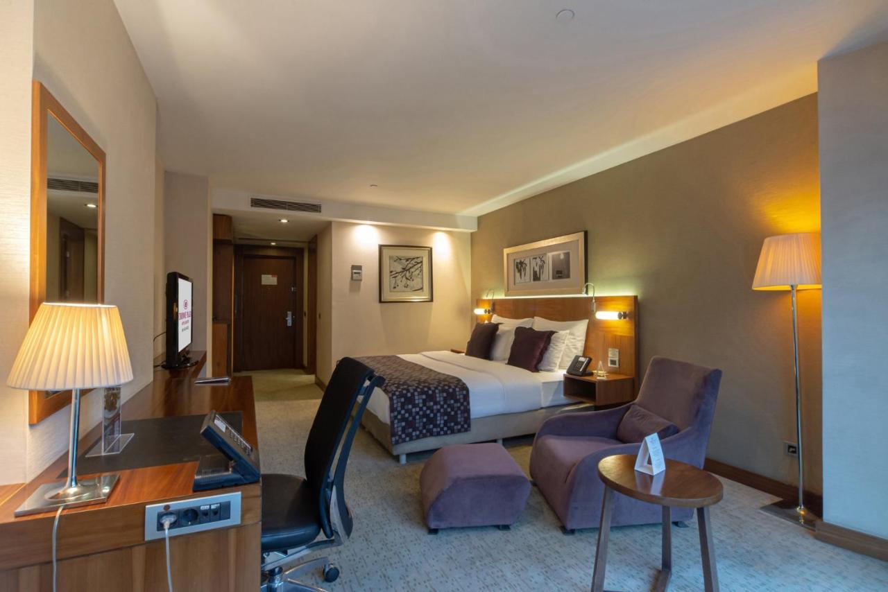 Отель Crowne Plaza Istanbul Harbiye By Ihg Экстерьер фото A room at the Hilton London Heathrow