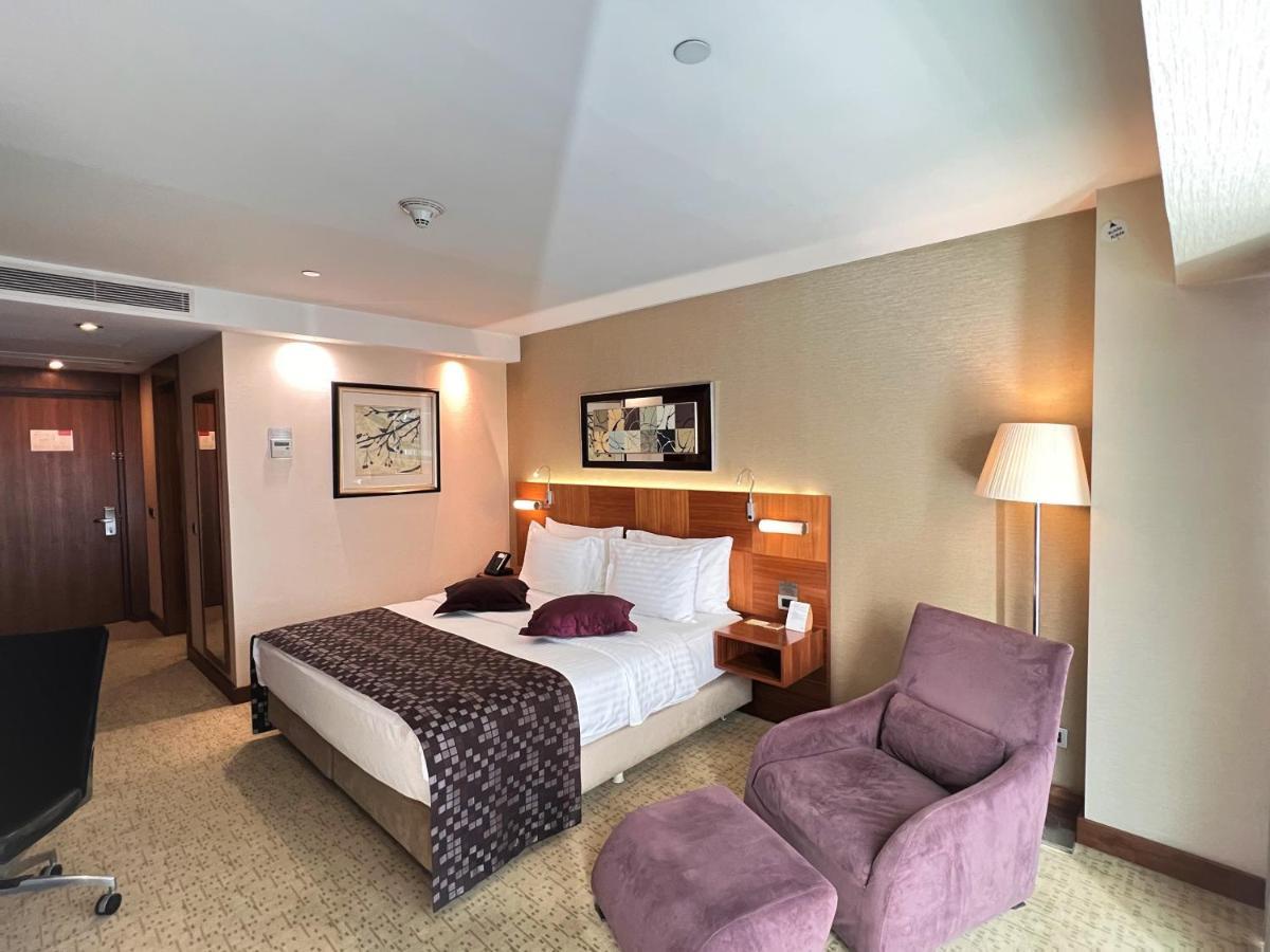 Отель Crowne Plaza Istanbul Harbiye By Ihg Экстерьер фото A room at the hotel