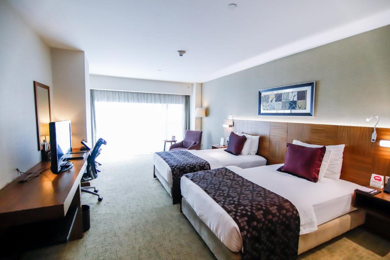 Отель Crowne Plaza Istanbul Harbiye By Ihg Экстерьер фото A room at the hotel