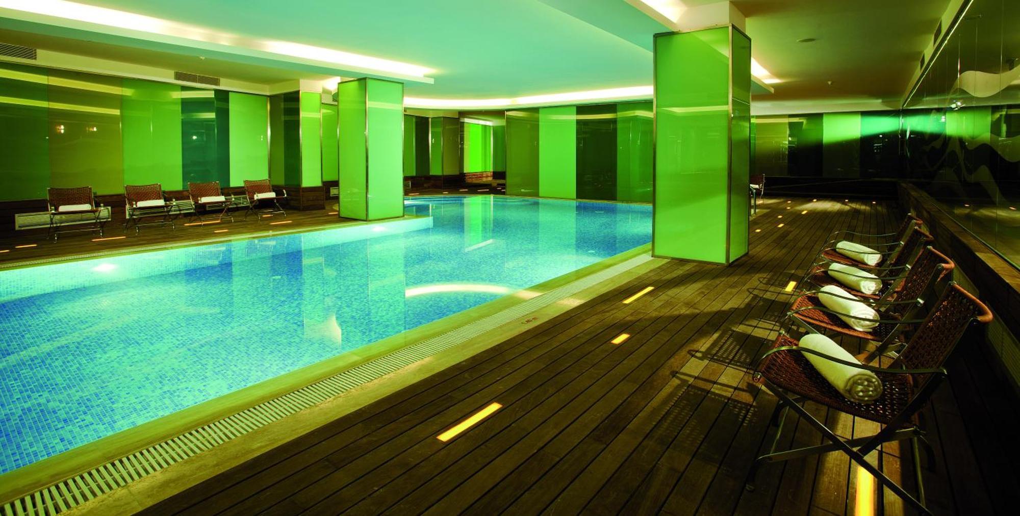 Отель Crowne Plaza Istanbul Harbiye By Ihg Экстерьер фото The pool at the Mandarin Oriental, Istanbul