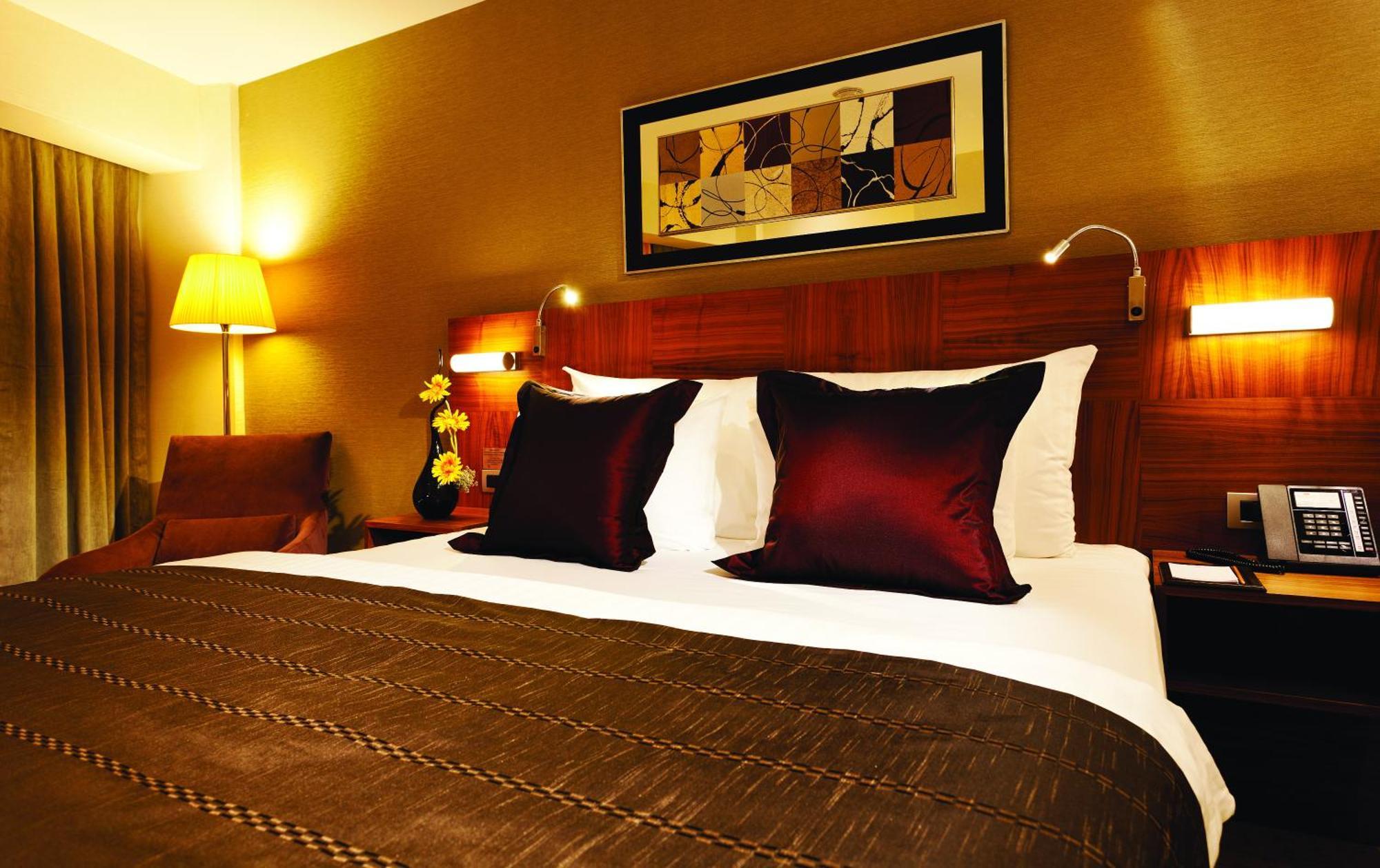 Отель Crowne Plaza Istanbul Harbiye By Ihg Экстерьер фото