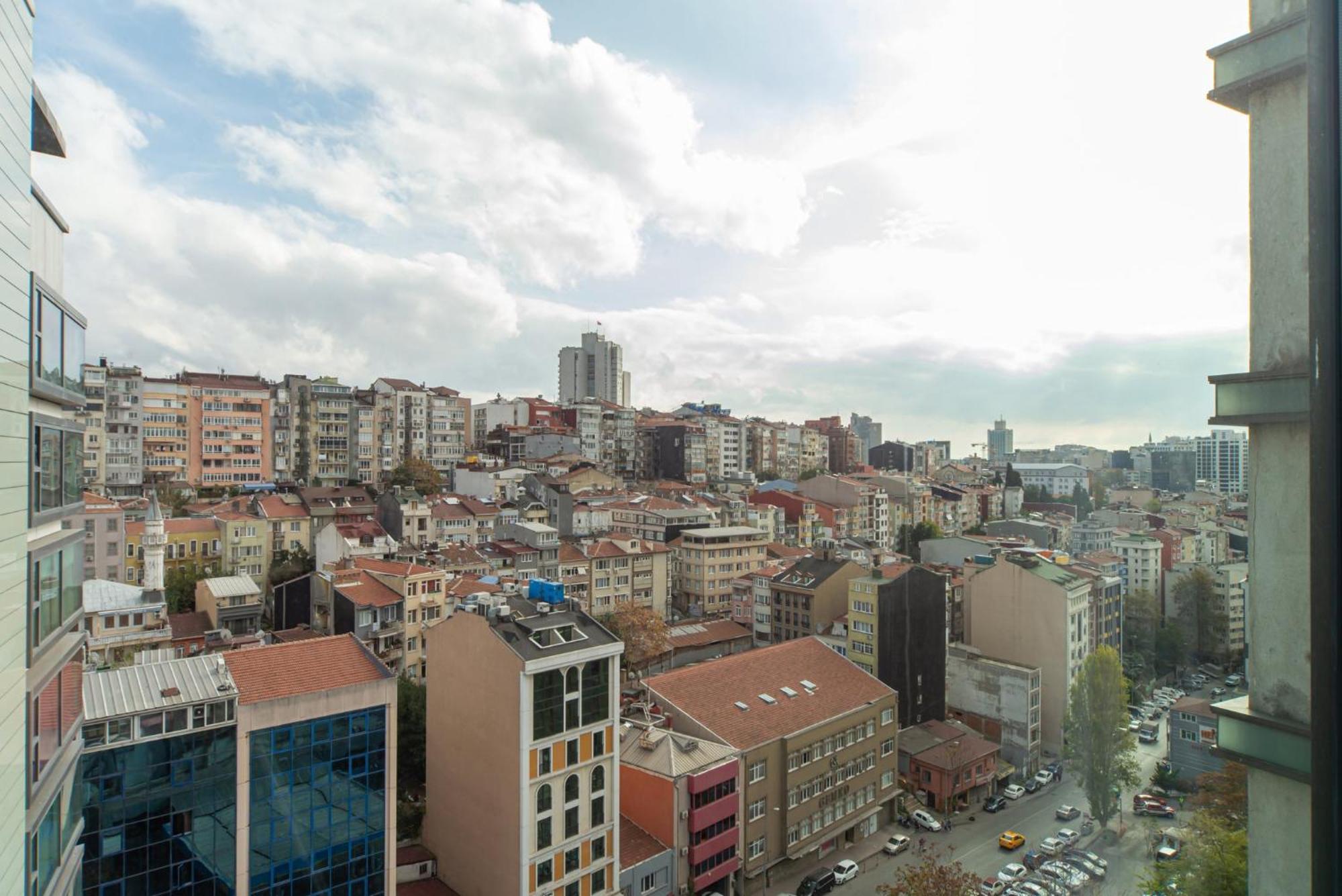Отель Crowne Plaza Istanbul Harbiye By Ihg Экстерьер фото A view of the neighborhood